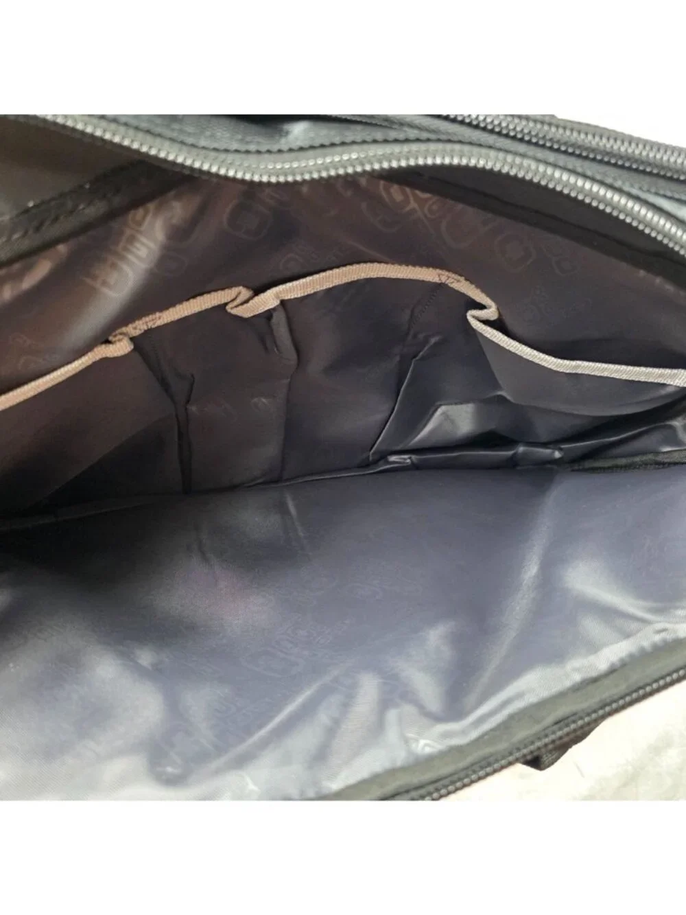 OGIO City Corp Messenger Laptop Bag Black Adjustable Strap Pockets CRB Auto